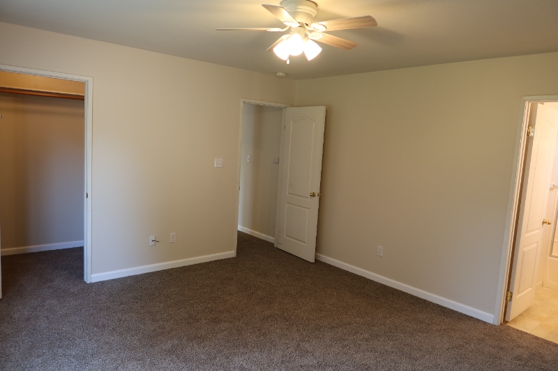 Building Photo - 10100 Grand View Summit Dr