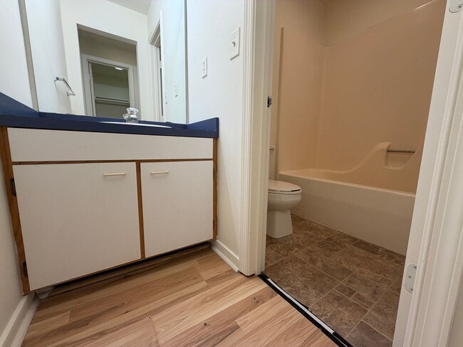 Building Photo - 1250 Clifden Green