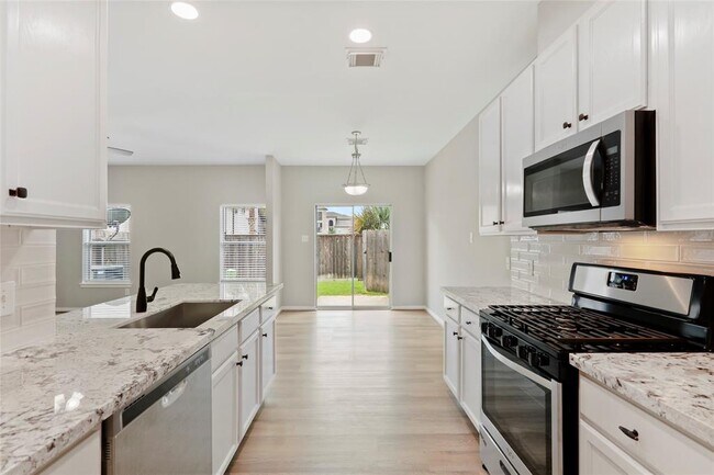 Building Photo - 8315 Greys Ln
