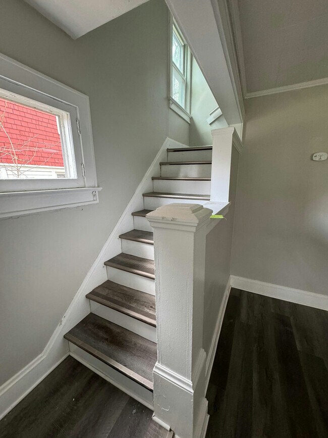 Building Photo - 623 Storer Ave