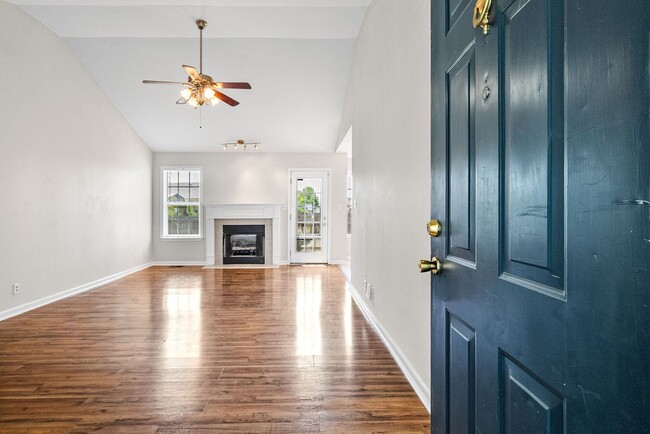 Building Photo - 3865 Roscommon Way