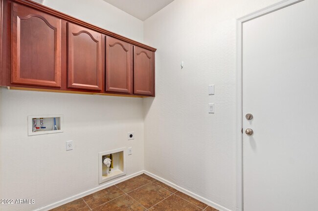 Building Photo - 2948 N Evergreen St