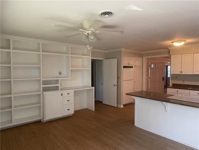 Building Photo - 205 Cater St