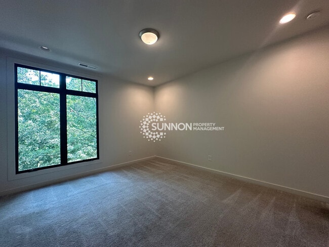 Building Photo - 3 Bed 3.5 Bath Townhome in NODA