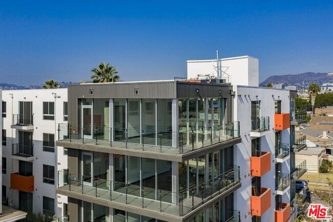 Building Photo - 525 Wilton Pl