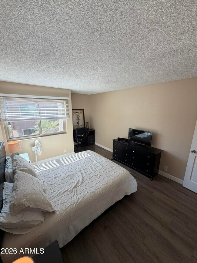 Building Photo - 1111 E University Dr
