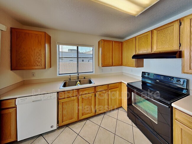 Building Photo - 3080 Caliente Dr