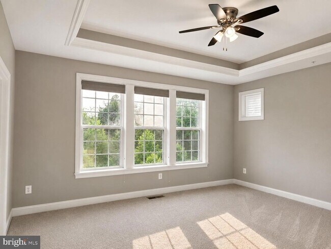 Building Photo - 3348 Burton Dr