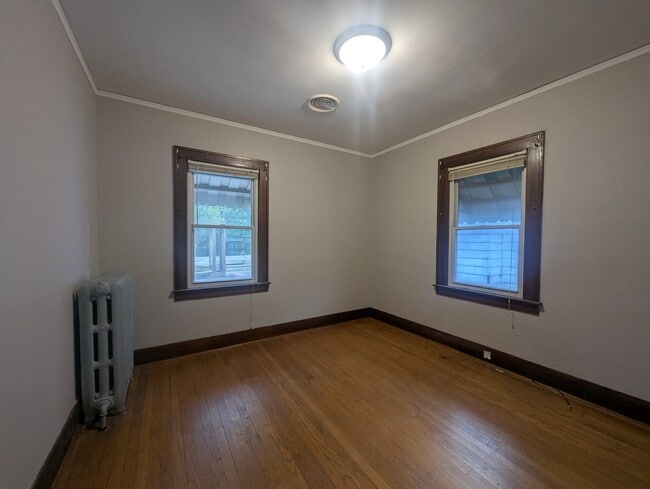 Building Photo - 1713 W Church St