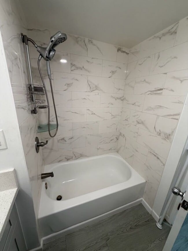 Building Photo - Fully Furnished Remodeled 1 bed w/ parking & views- Electric INCLUDED