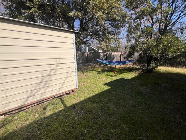 Building Photo - 2bed/1.5bath