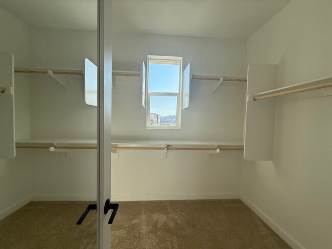 Building Photo - 424 Bunsen St