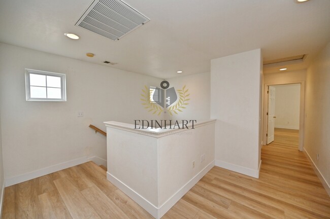 Building Photo - 6083 E Andrews Ave