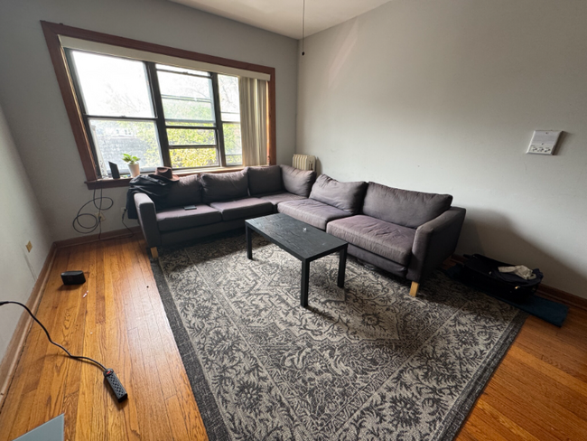 Primary Photo - 1354 W Foster Ave