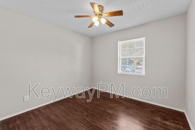 Building Photo - 2021 Fernwood Cir