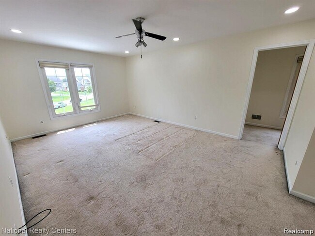 Building Photo - 37485 Stonegate Cir