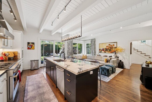 Building Photo - Beautifully Appointed 7-Bedroom Home with Lush Garden Setting in Palo Alto