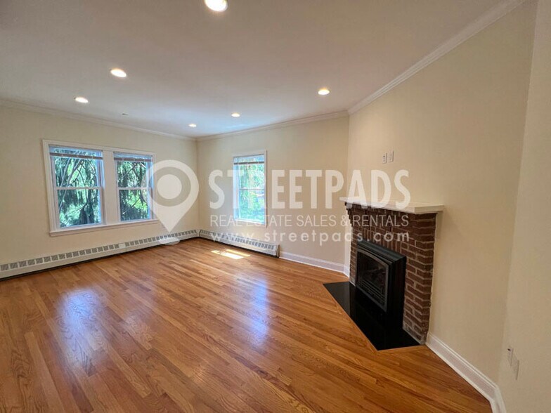 Building Photo - 1 Langdon Sq