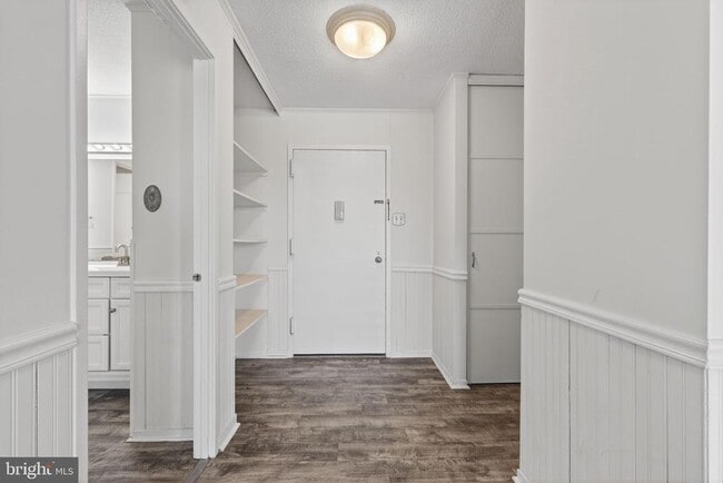 Building Photo - 307 Yoakum Pkwy