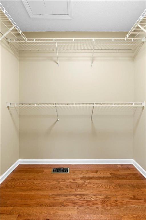 Building Photo - 585 Bethany Woods Dr