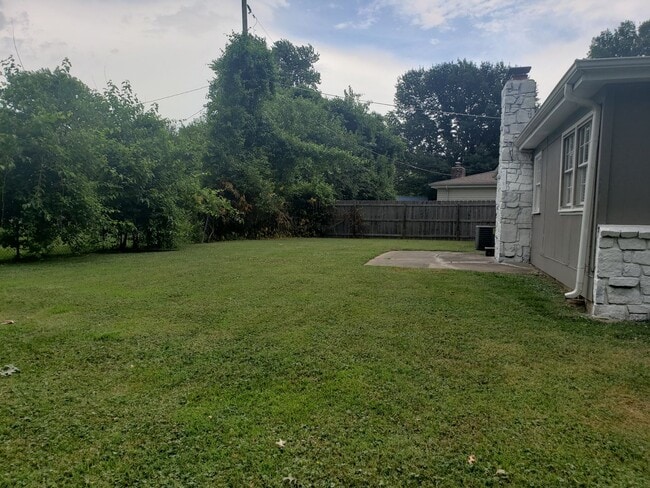 Building Photo - 1333 Meadowbrook Cir