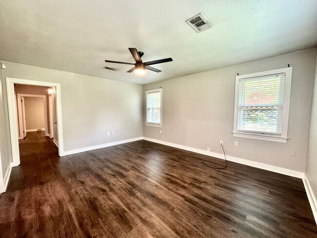Building Photo - 2428 Orpine Ave