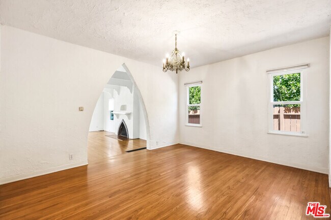 Building Photo - 2613 Cloverfield Blvd