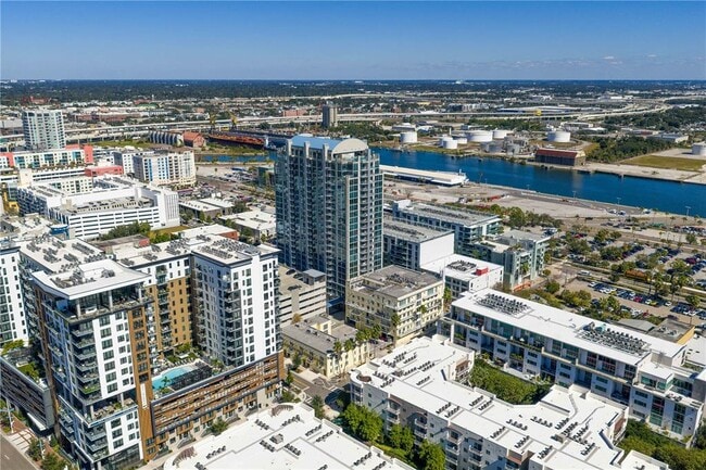 Building Photo - 1212 E Whiting St