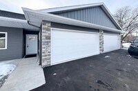 Building Photo - 577 Main St W