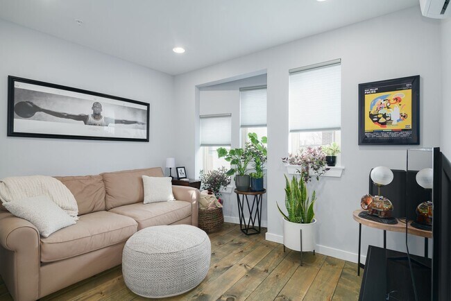 Building Photo - Four Bed Olde Kensington/Fishtown Home