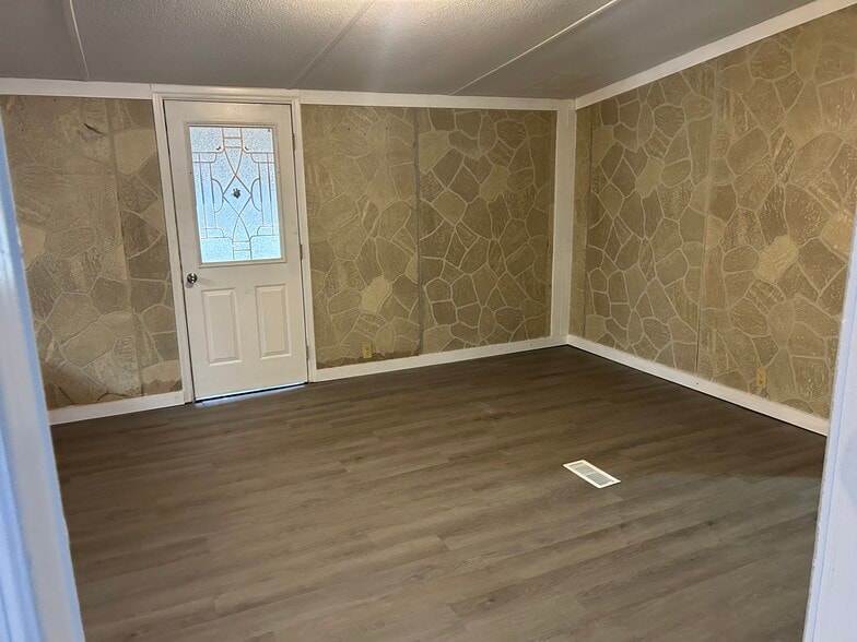 Dining Room - 503 Vanzant Rd