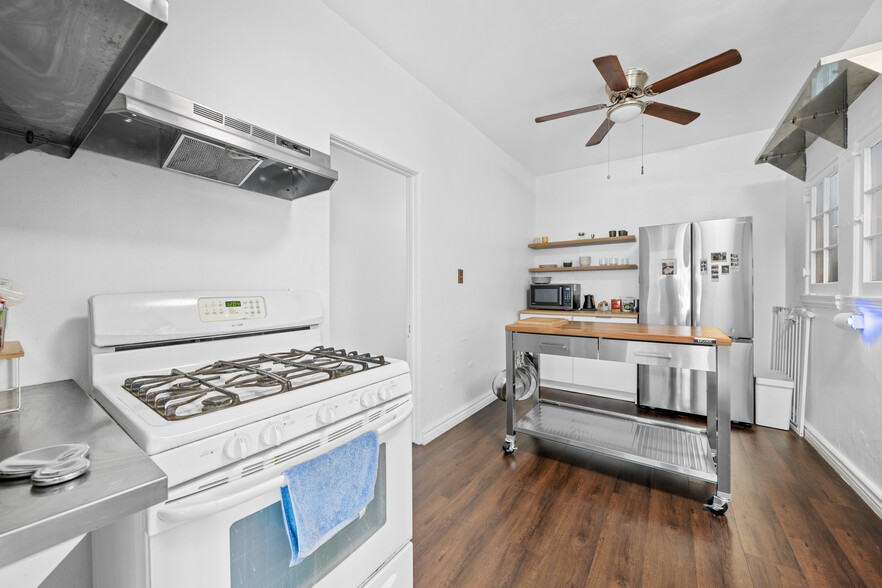 Building Photo - 5173 Pickford St