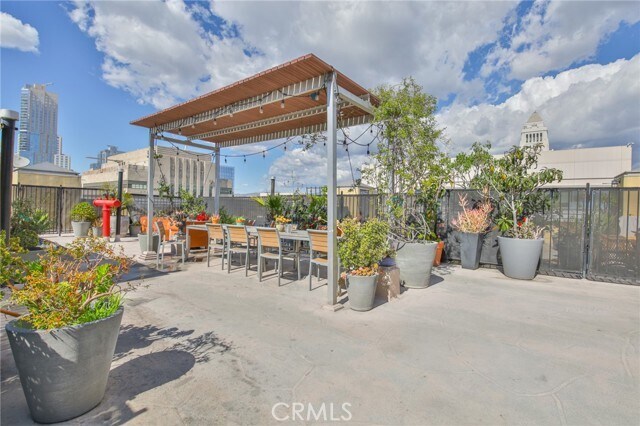 Building Photo - 108 W 2nd St