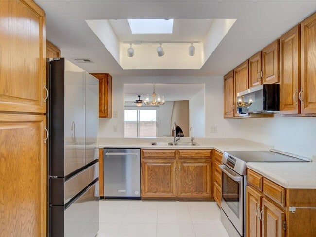 Building Photo - 5526 N Arroyo Grande Dr