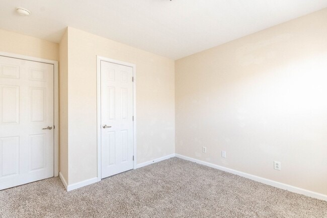 Building Photo - 2421 Beachview Dr