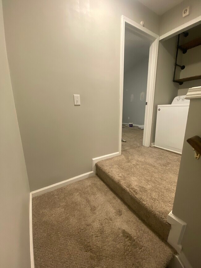 Building Photo - 412 Walnut Woods Dr
