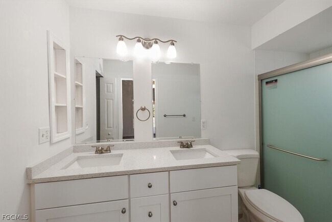 Building Photo - 16830 Sanibel Sunset Ct