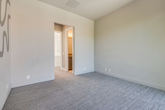 Building Photo - Luxury Summerlin Living in Gated Canyon Cr...