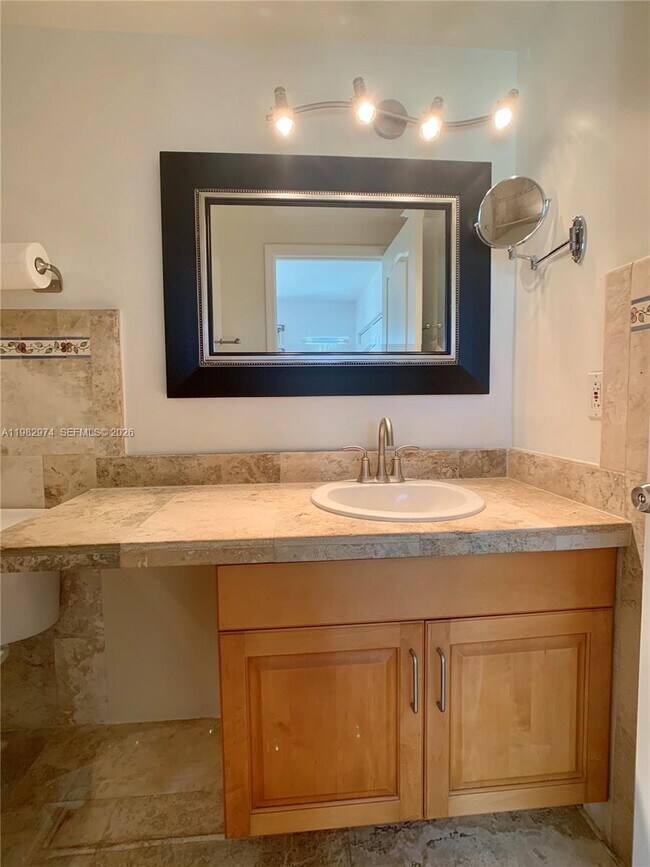 Building Photo - 1853 Jefferson Ave