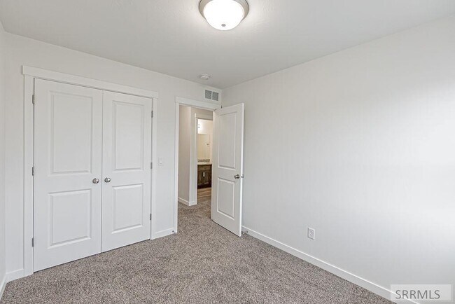 Building Photo - 564 Trails End