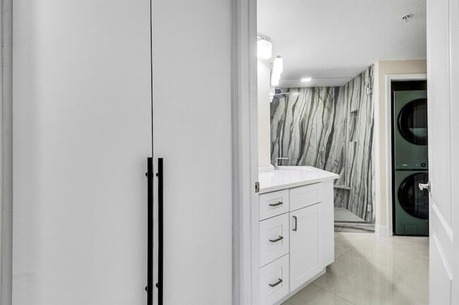 Building Photo - 11010 Legacy Dr