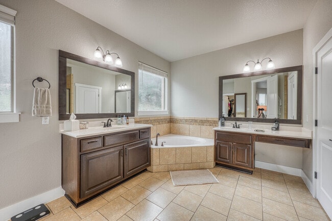 Building Photo - 13700 Lone Rider Trail