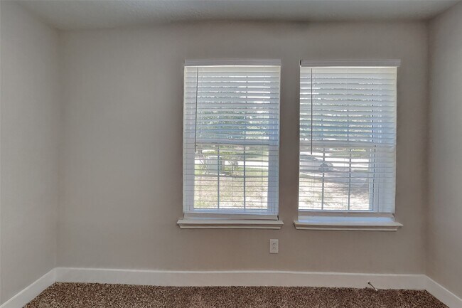 Building Photo - 18116 Red Pine Ct
