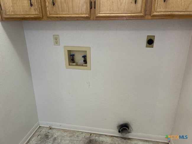 Building Photo - 4804 Shawn Dr