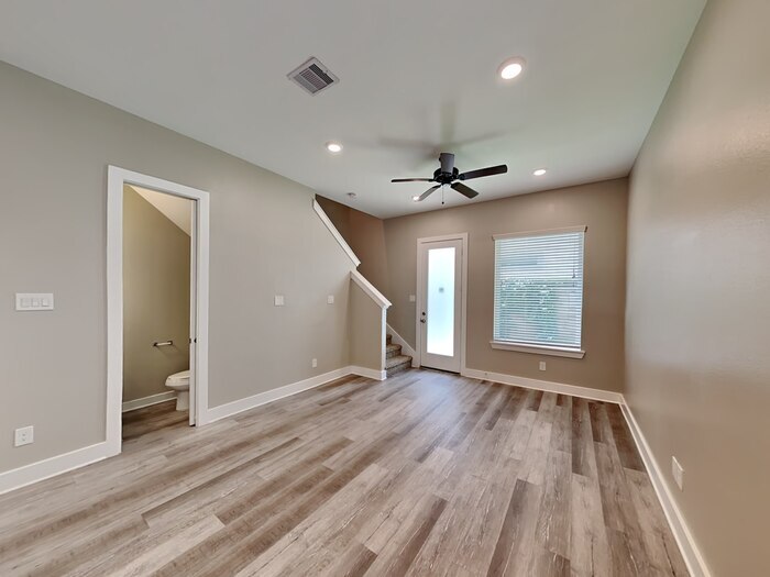 Building Photo - 223 Oriole St