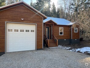 Building Photo - Beautiful New Construction Mountain Retreat