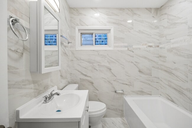 Building Photo - 1534 5th Ave