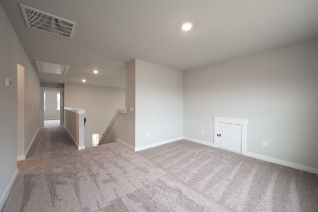 Building Photo - **BE THE LUCKY ONE TO LIVE IN THIS BEAUTIFUL HOME IN THE DESIRABLE SAWGRASS NEIGHBORHOOD IN SPRIN...