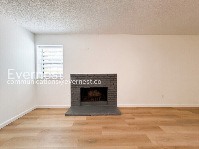 Building Photo - 6470 S Dayton St