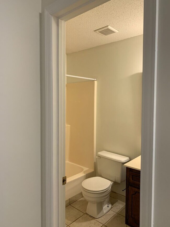Building Photo - Quite two bedroom Townhome in Central Mart...